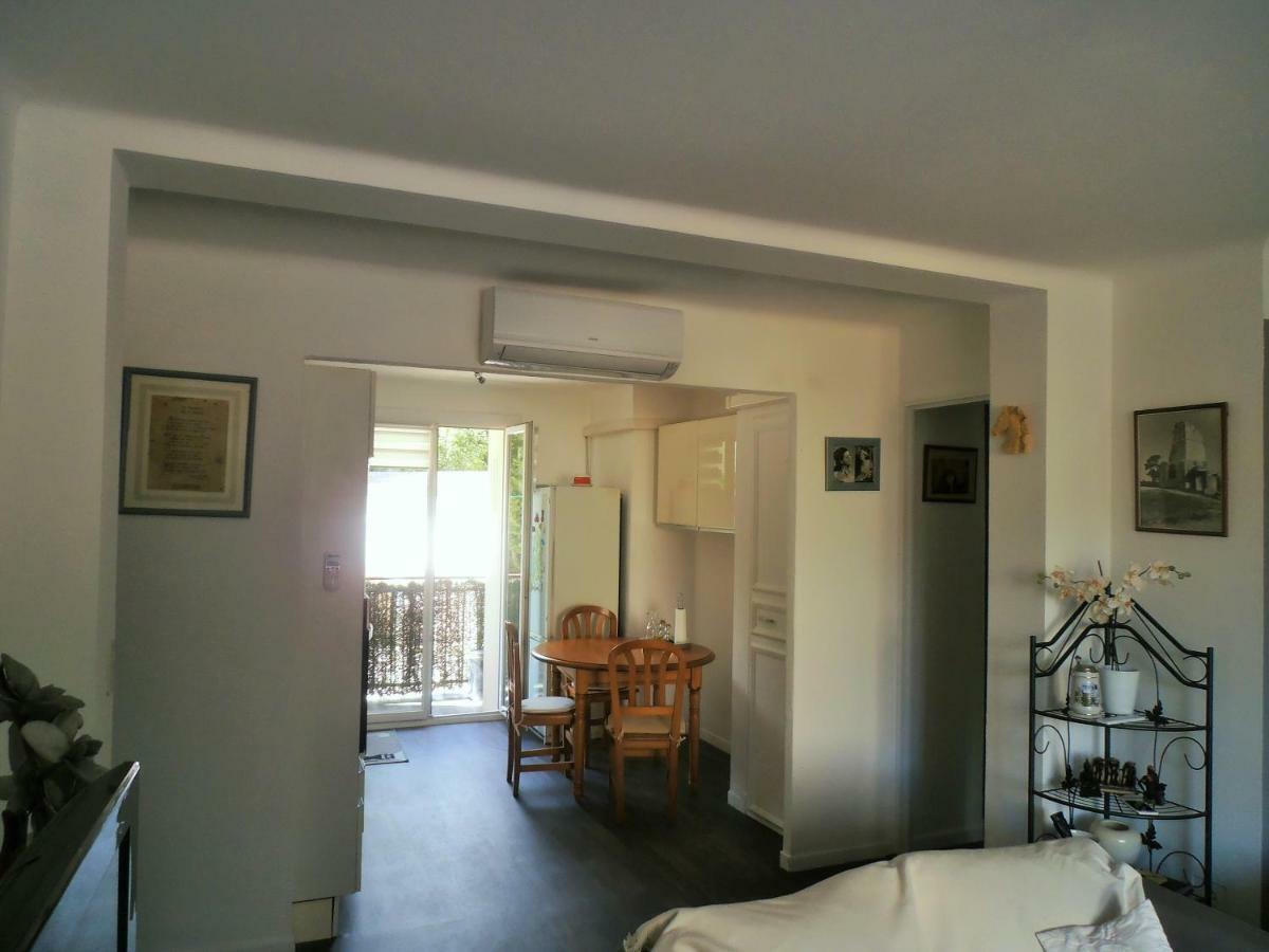 Cosy Nimes Apartment Екстериор снимка